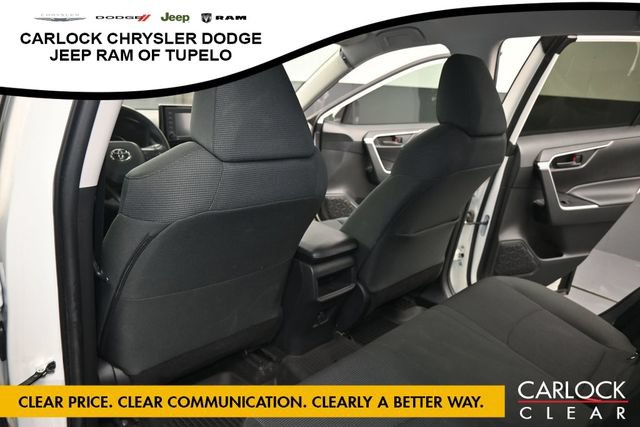 Used 2021 Toyota RAV4 LE AWD/4WD image 25