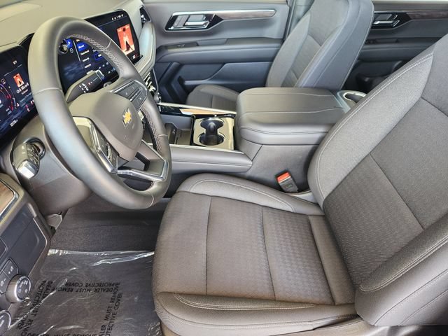 Used 2025 Chevrolet Suburban LS RWD image 3