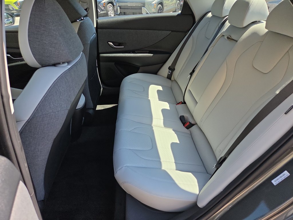 New 2026 Hyundai Elantra Limited FWD image 32
