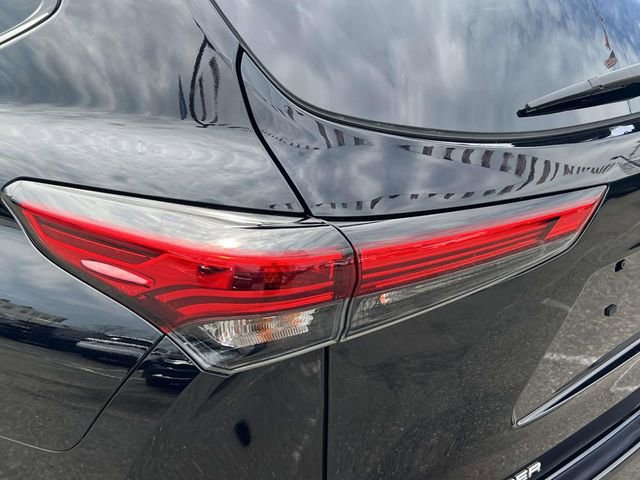 Used 2023 Toyota Highlander XLE AWD/4WD image 10
