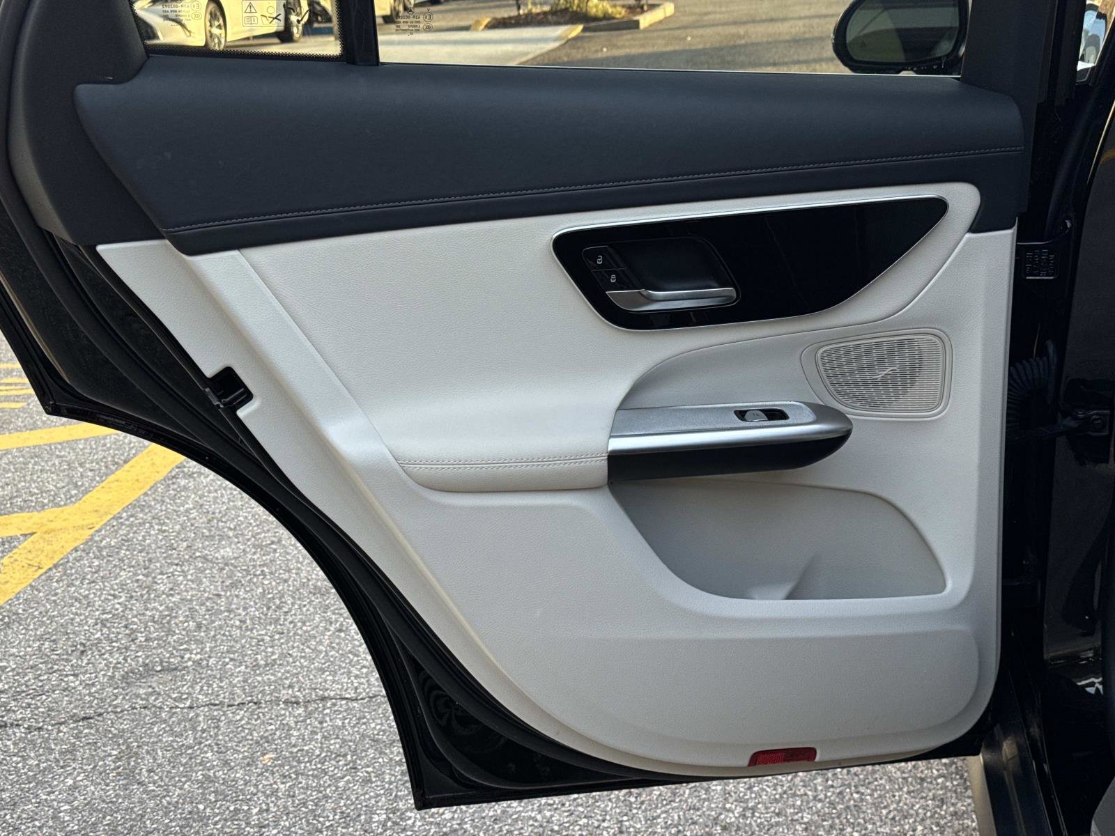 Used 2024 Mercedes-Benz GLC 300 4MATIC image 13