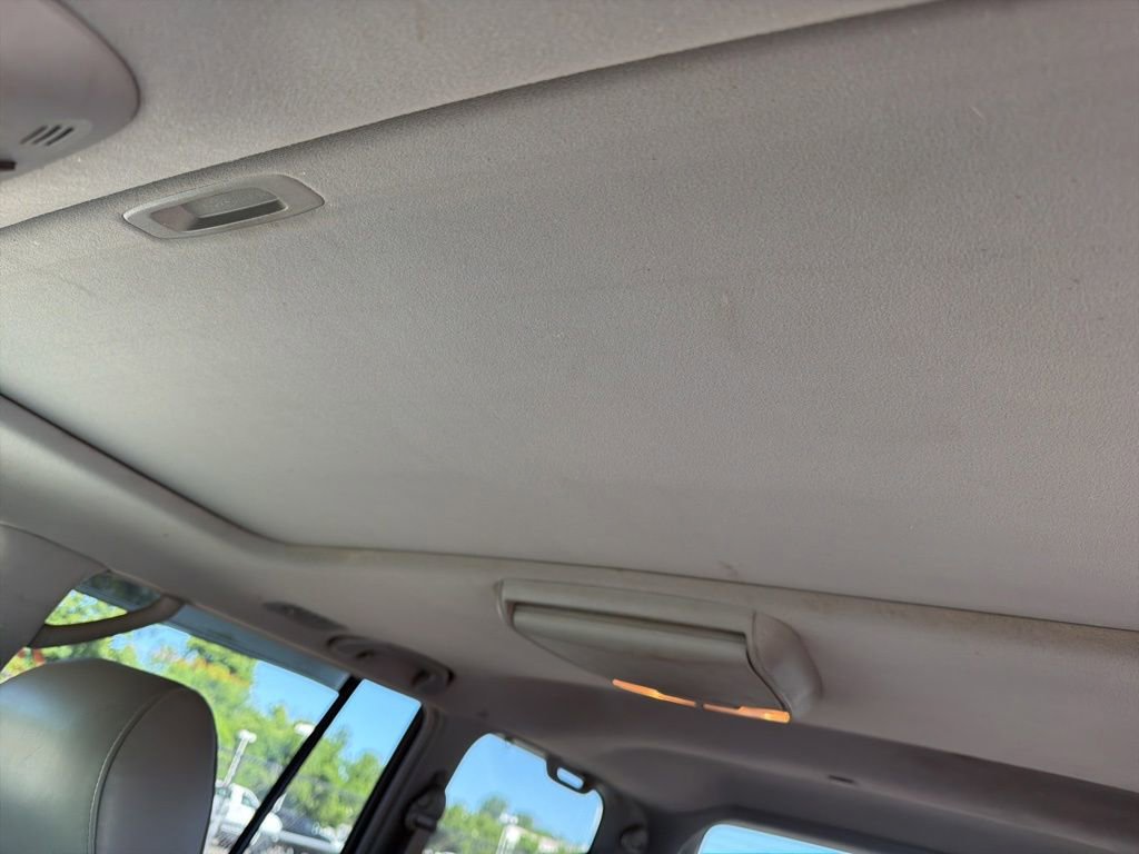 Used 2005 Toyota Land Cruiser AWD/4WD image 24