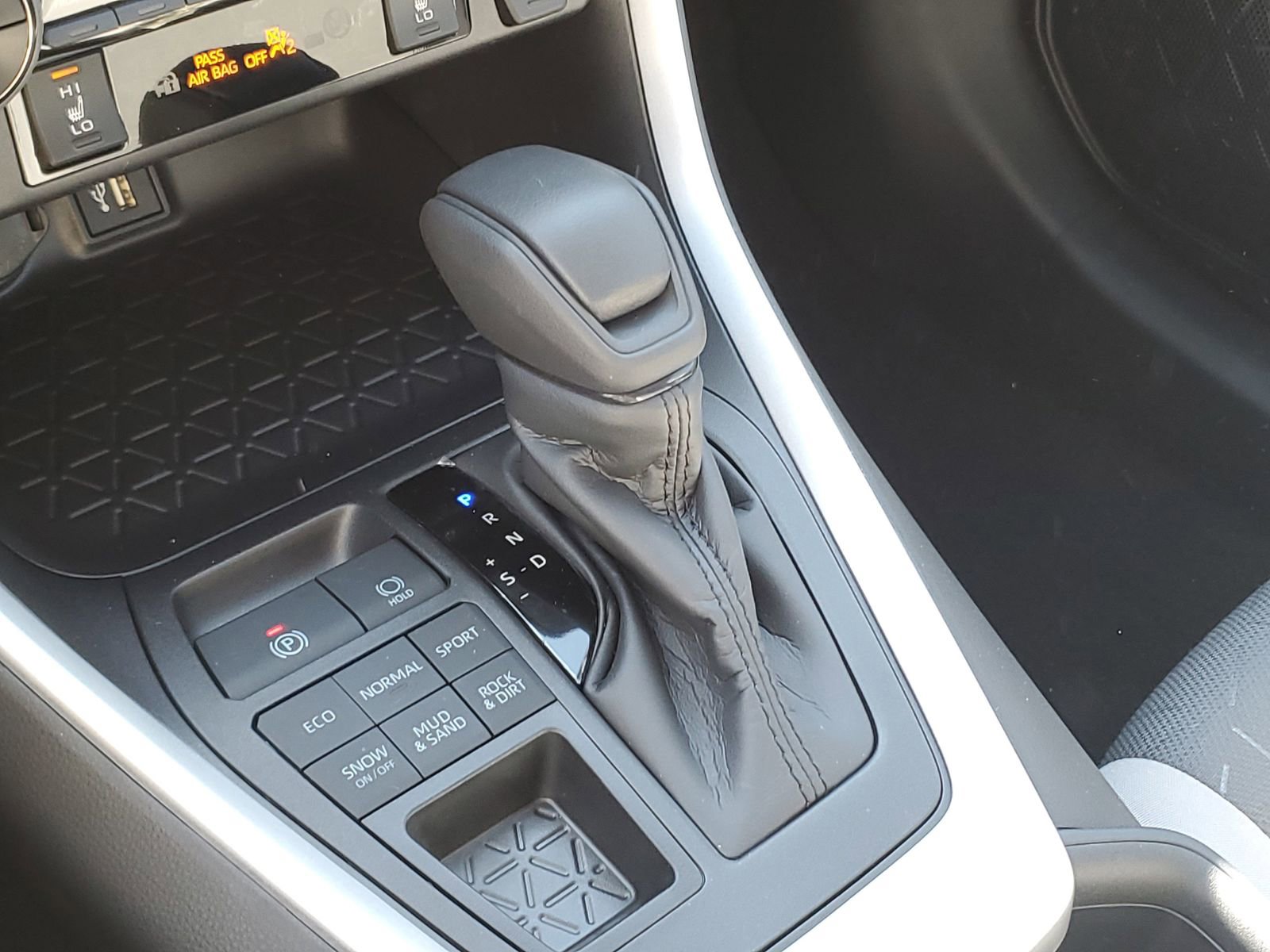 Certified 2025 Toyota RAV4 XLE w/ Convenience Package image 29