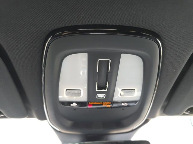 Certified 2023 Volvo XC60 B6 Ultimate w/ Protection Package Premier image 37