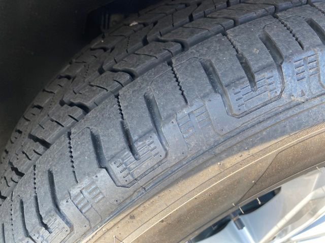 Used 2023 Ford Explorer XLT AWD/4WD image 24