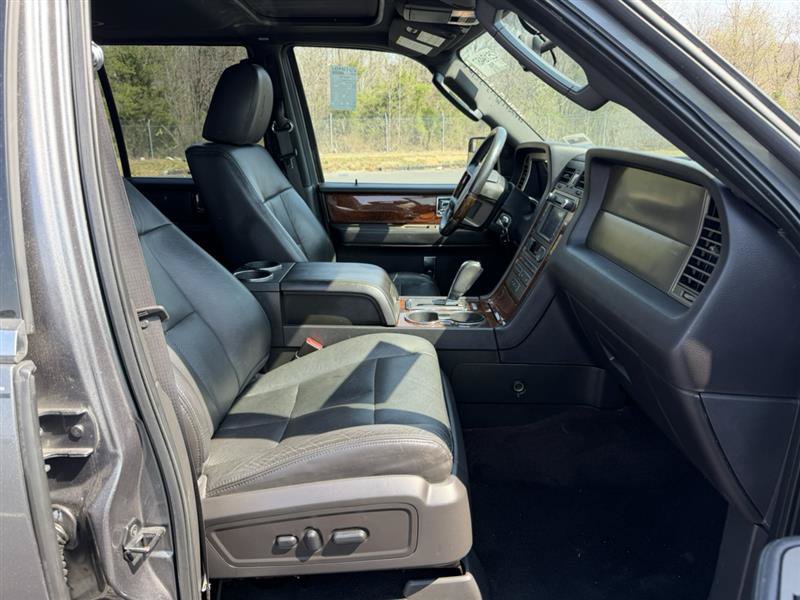Used 2013 Lincoln Navigator L 4WD w/ HD Trailer Tow Pkg image 16