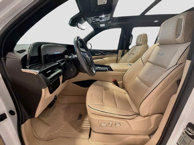 Used 2024 Cadillac Escalade Premium Luxury AWD/4WD image 18