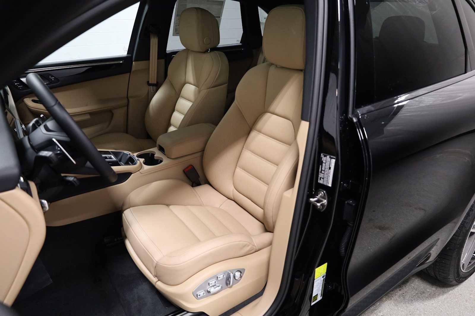 New 2026 Porsche Macan image 5