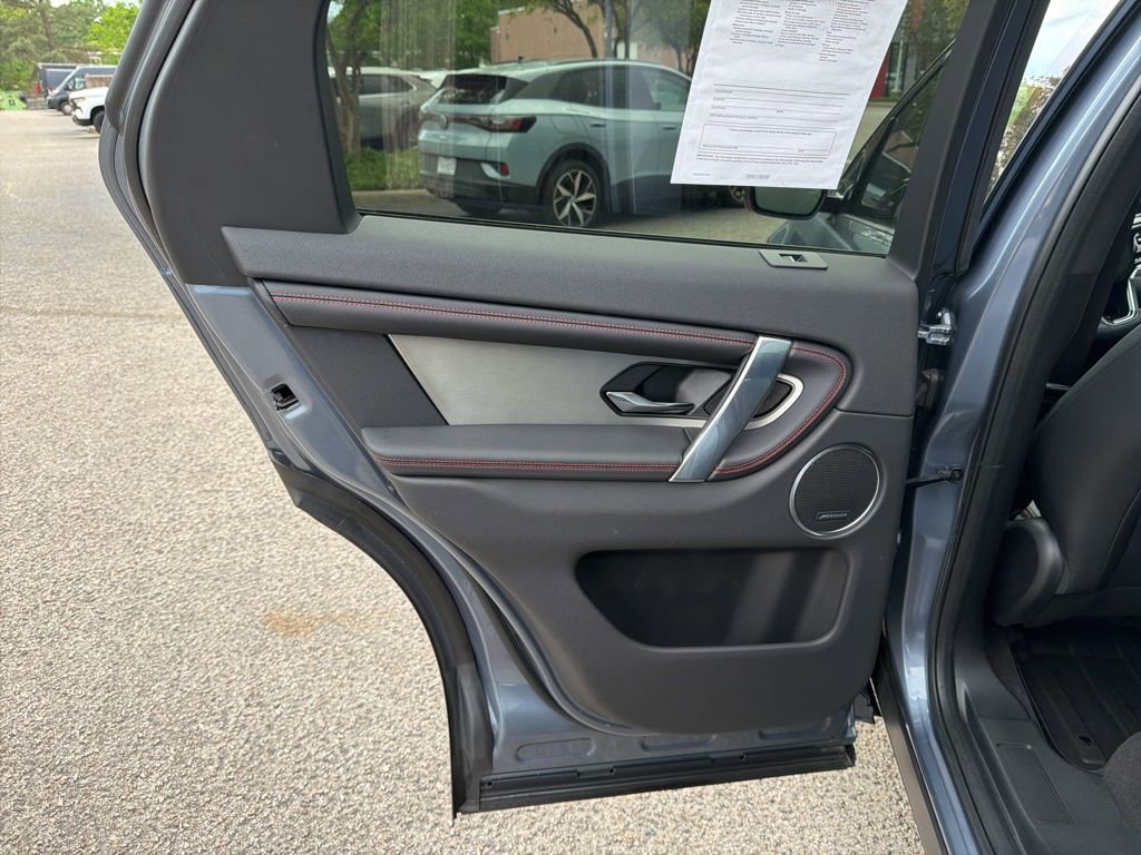 Used 2023 Land Rover Discovery Sport SE R-Dynamic image 11