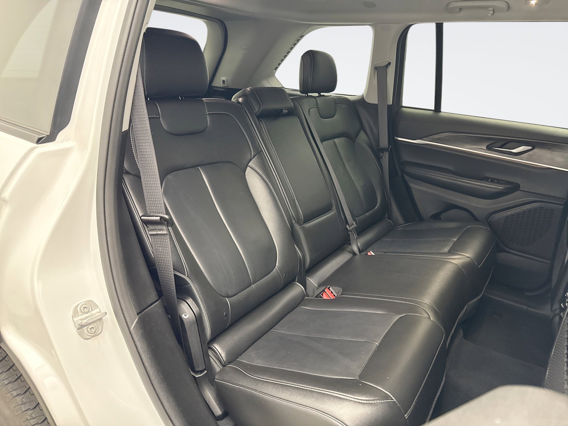 Used 2023 Jeep Grand Cherokee Limited AWD/4WD image 18