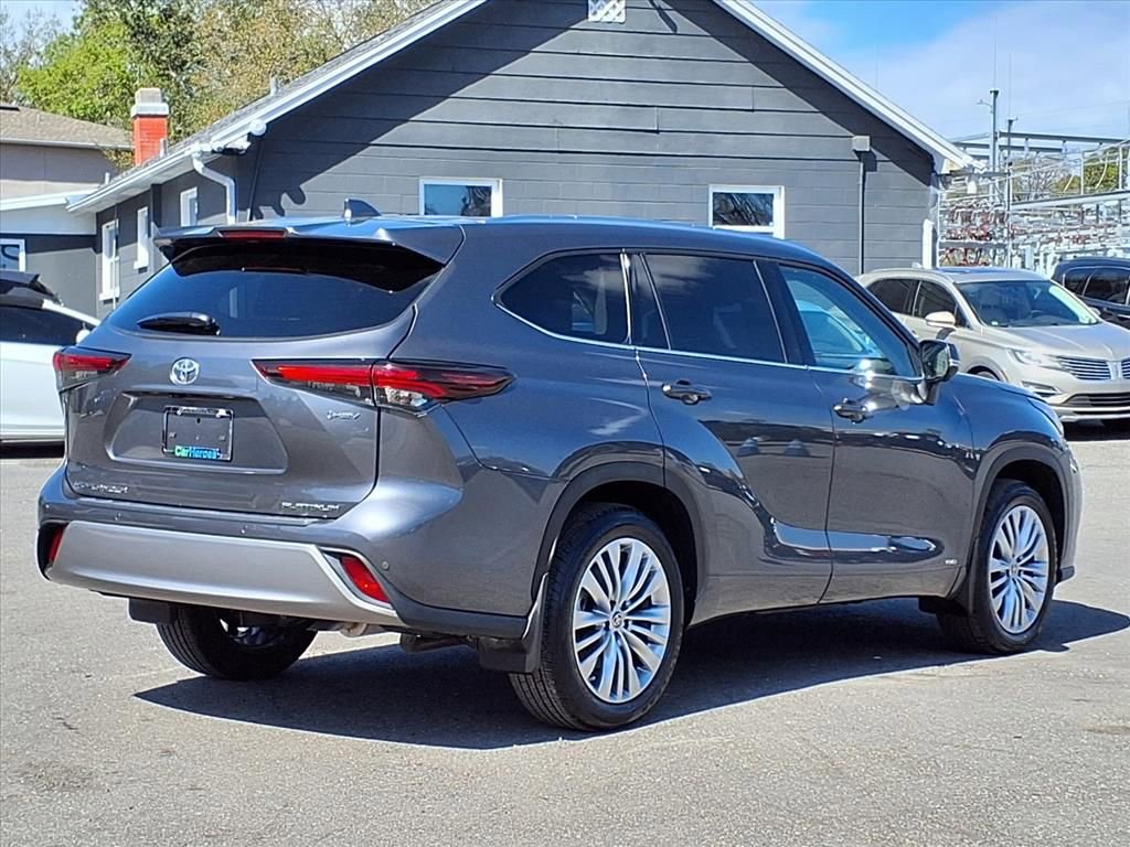 Used 2025 Toyota Highlander Platinum image 7