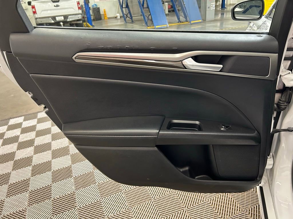 Used 2018 Ford Fusion SE w/ Fusion SE Technology Package image 18