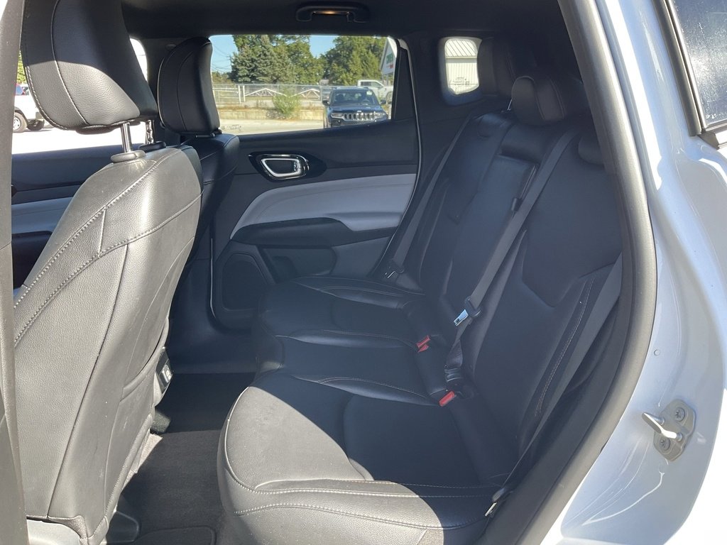 Used 2024 Jeep Compass Limited image 9