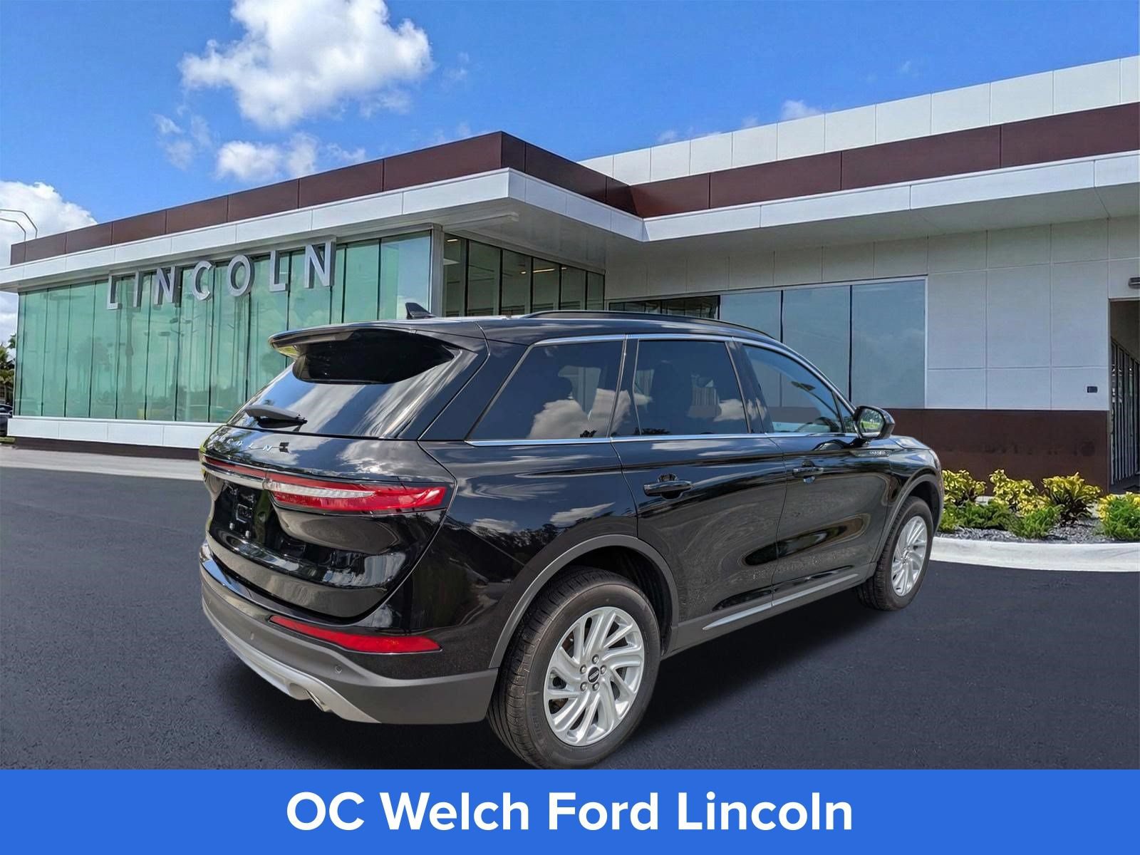 Certified 2026 Lincoln Corsair Premiere FWD image 3
