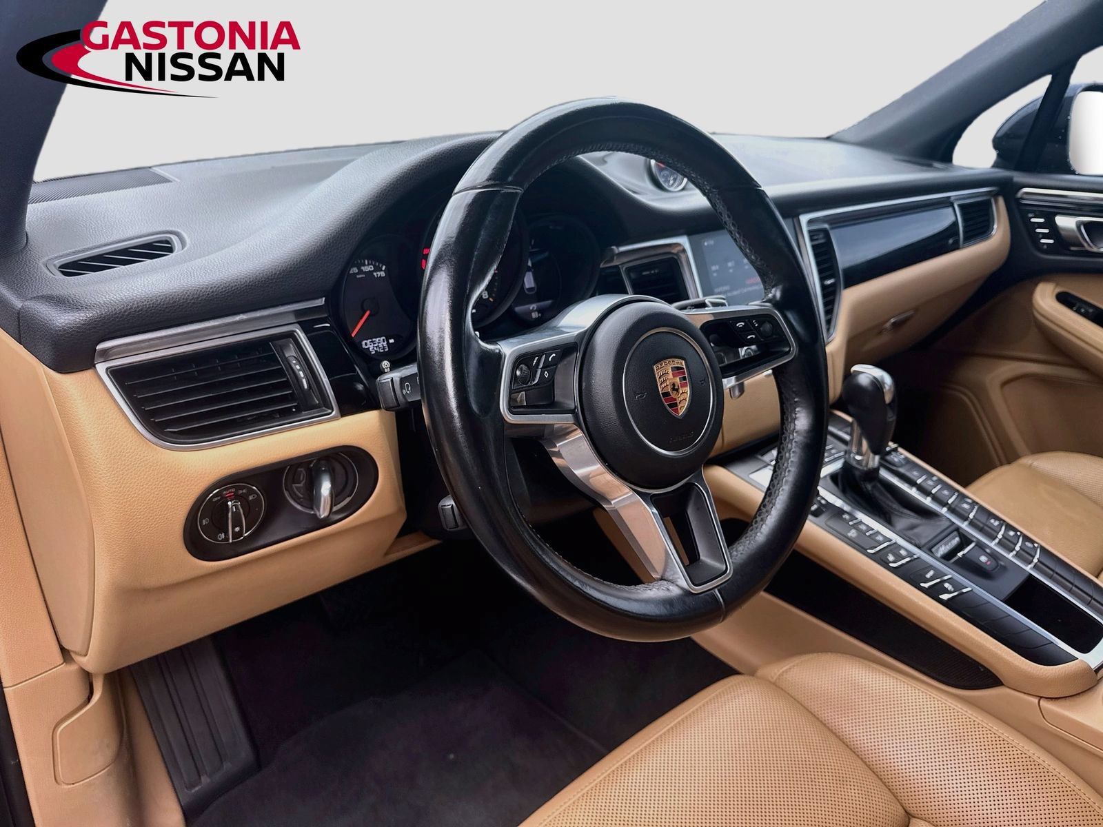 Used 2017 Porsche Macan AWD/4WD image 11