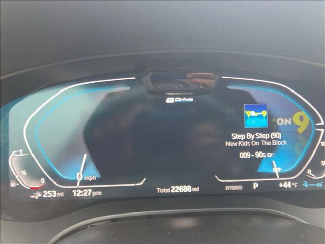 Used 2023 BMW 530e xDrive w/ Executive Package image 11