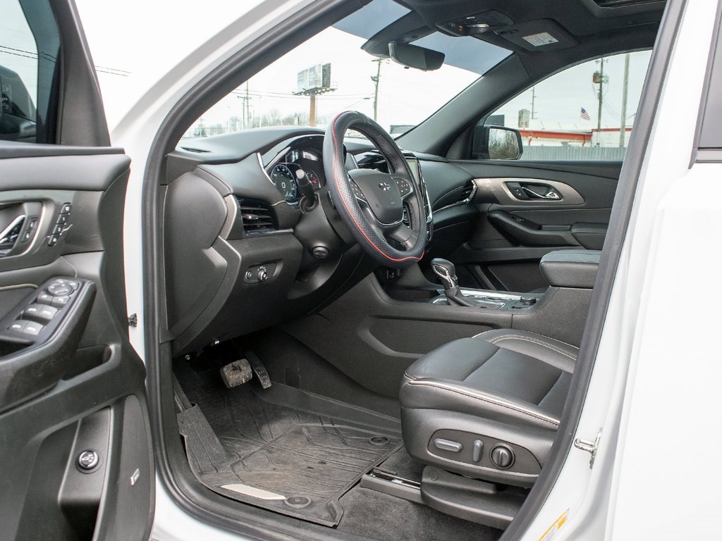 Used 2023 Chevrolet Traverse Premier w/ Redline Edition image 29