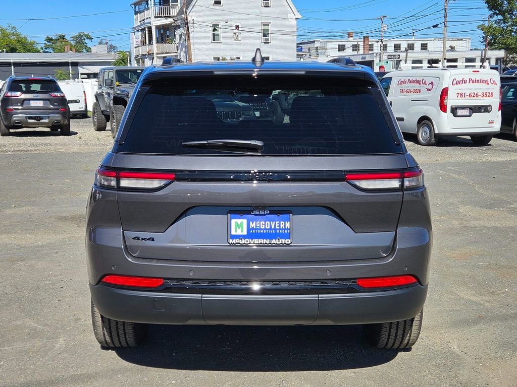 New 2025 Jeep Grand Cherokee Altitude image 4