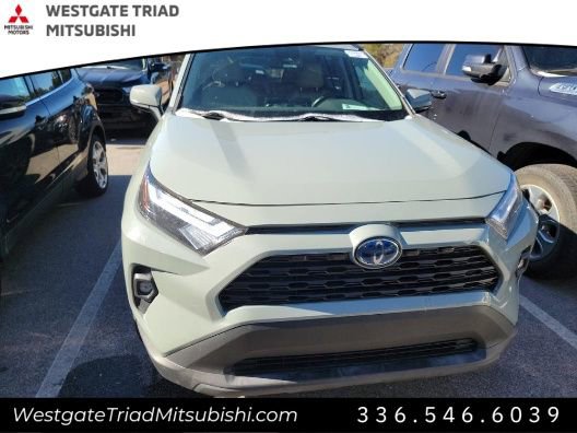Used 2022 Toyota RAV4 XLE Premium image 3