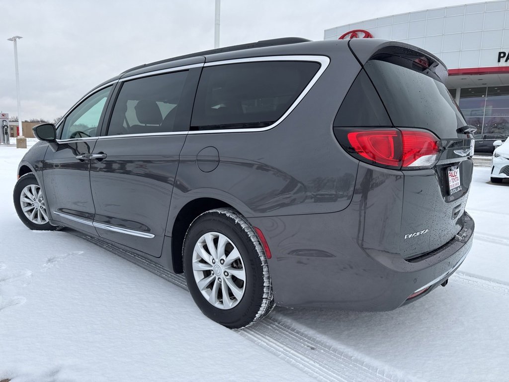 Used 2017 Chrysler Pacifica Touring-L image 5