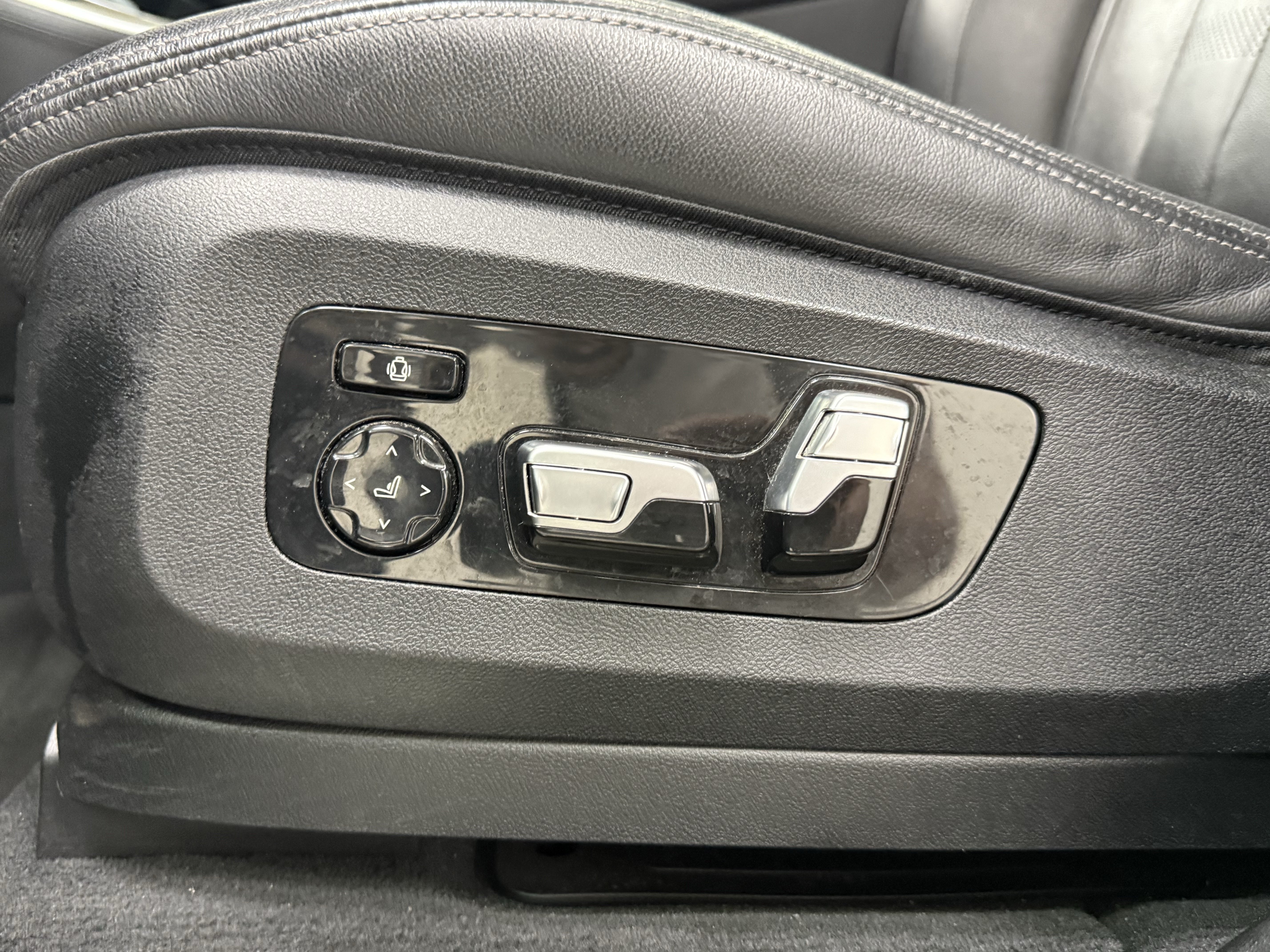 Used 2020 BMW X5 sDrive40i w/ M Sport Package RWD image 28