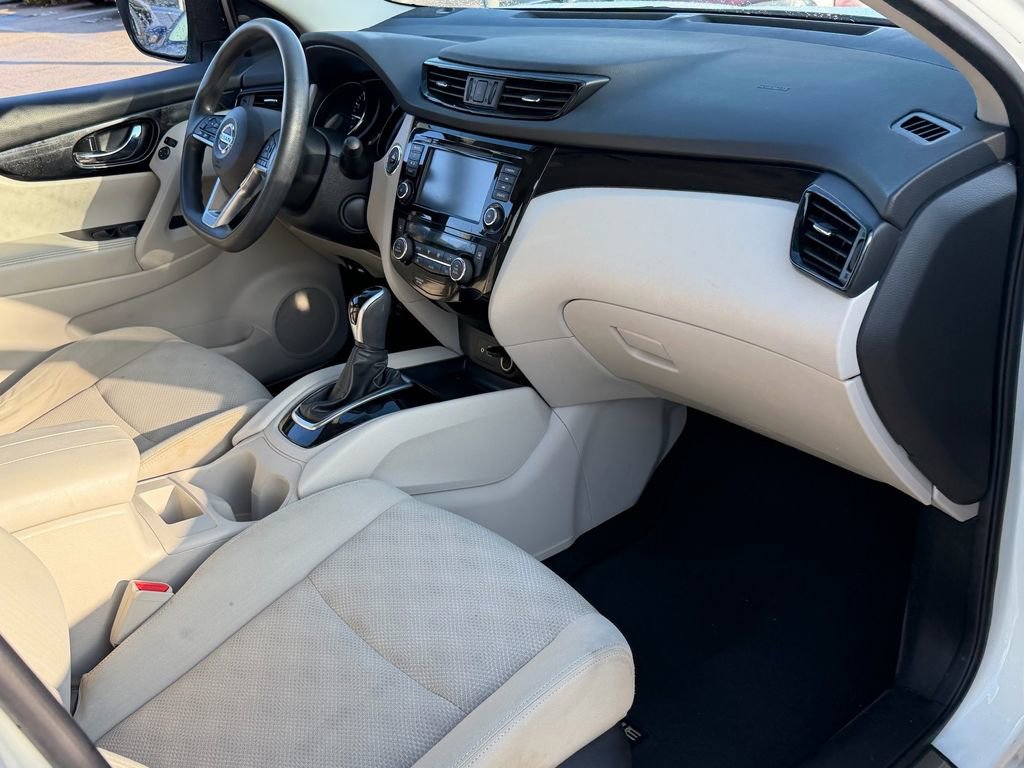 Used 2020 Nissan Rogue Sport SV FWD image 18