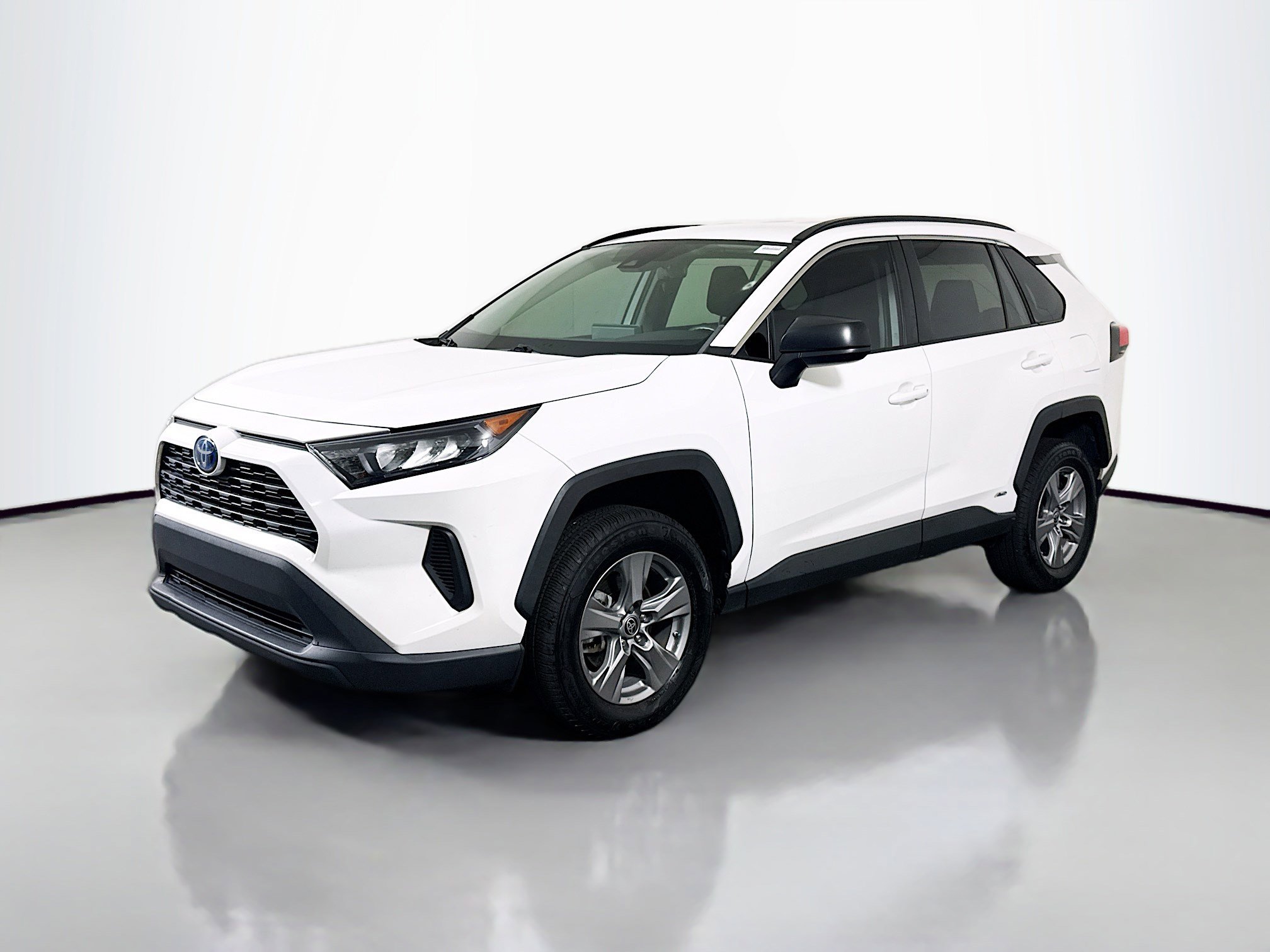 Used 2022 Toyota RAV4 LE image 4