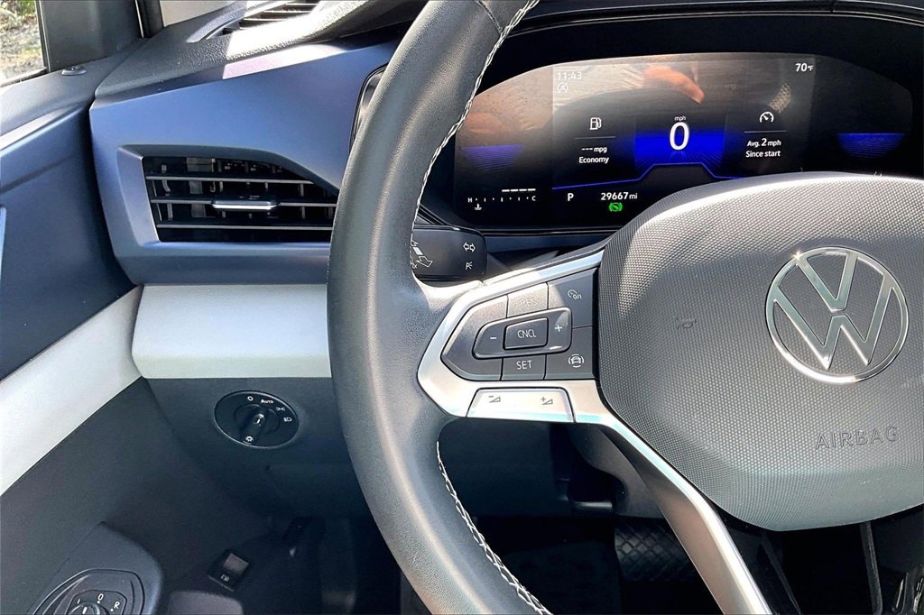 Certified 2022 Volkswagen Taos SE image 24