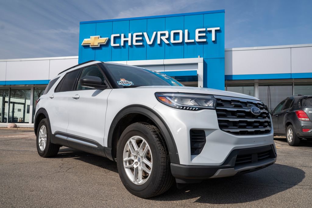 Used 2025 Ford Explorer Active image 1
