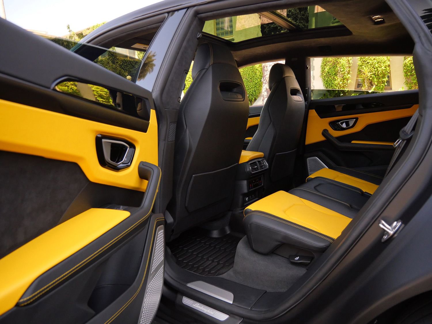 Used 2022 Lamborghini Urus AWD/4WD image 18