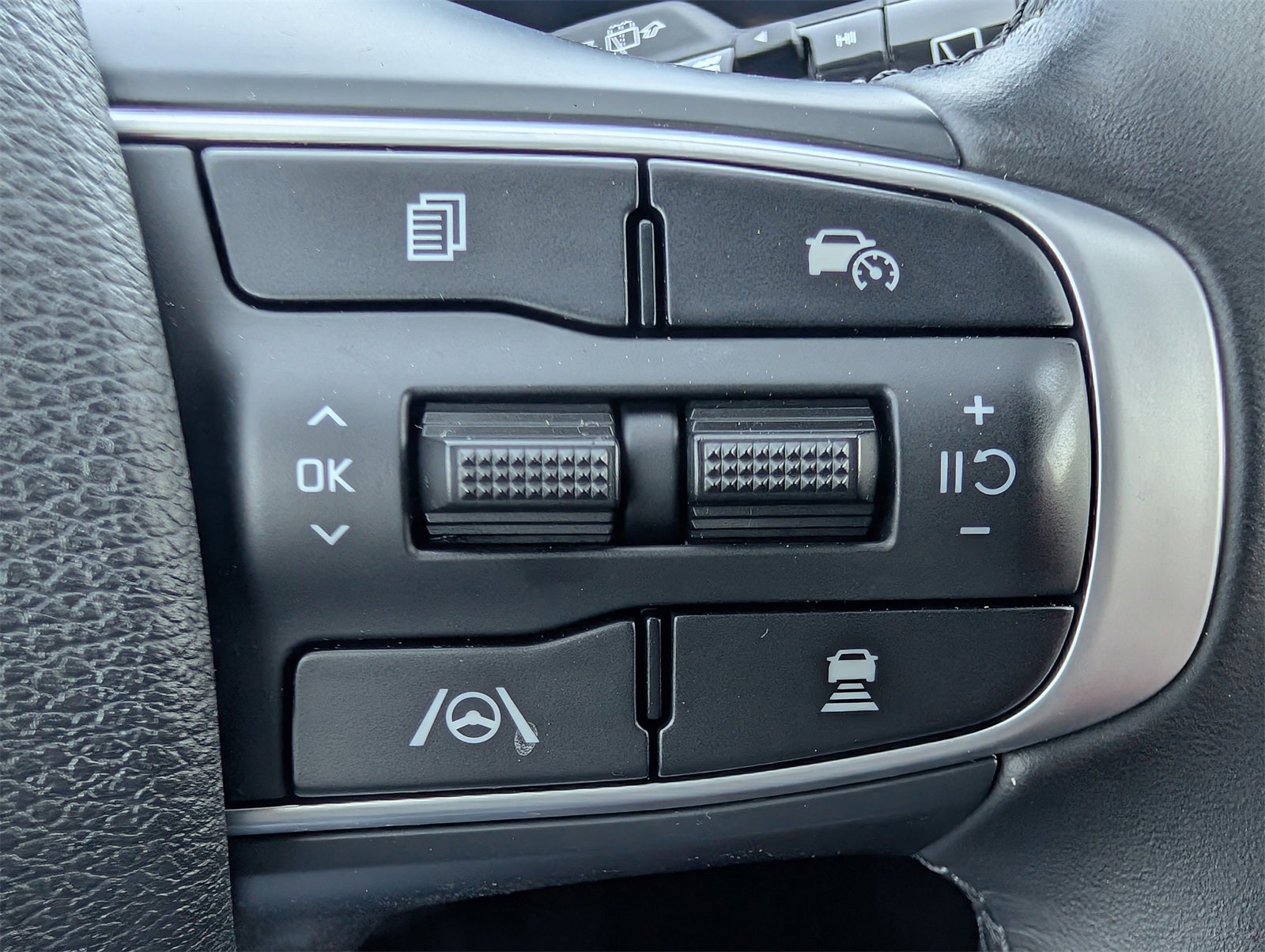 Used 2023 Kia Sportage SX image 25