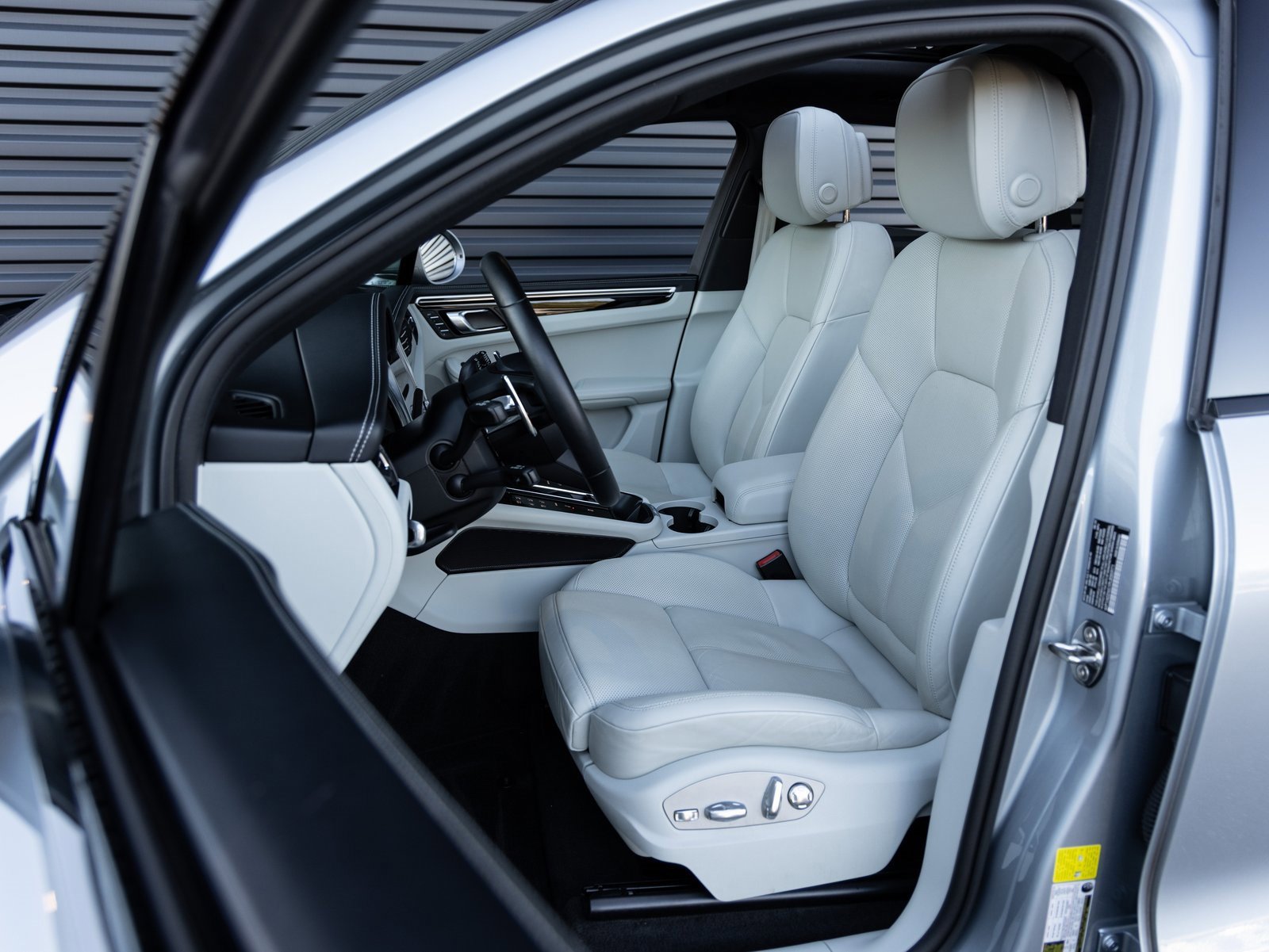 Used 2023 Porsche Macan S image 5