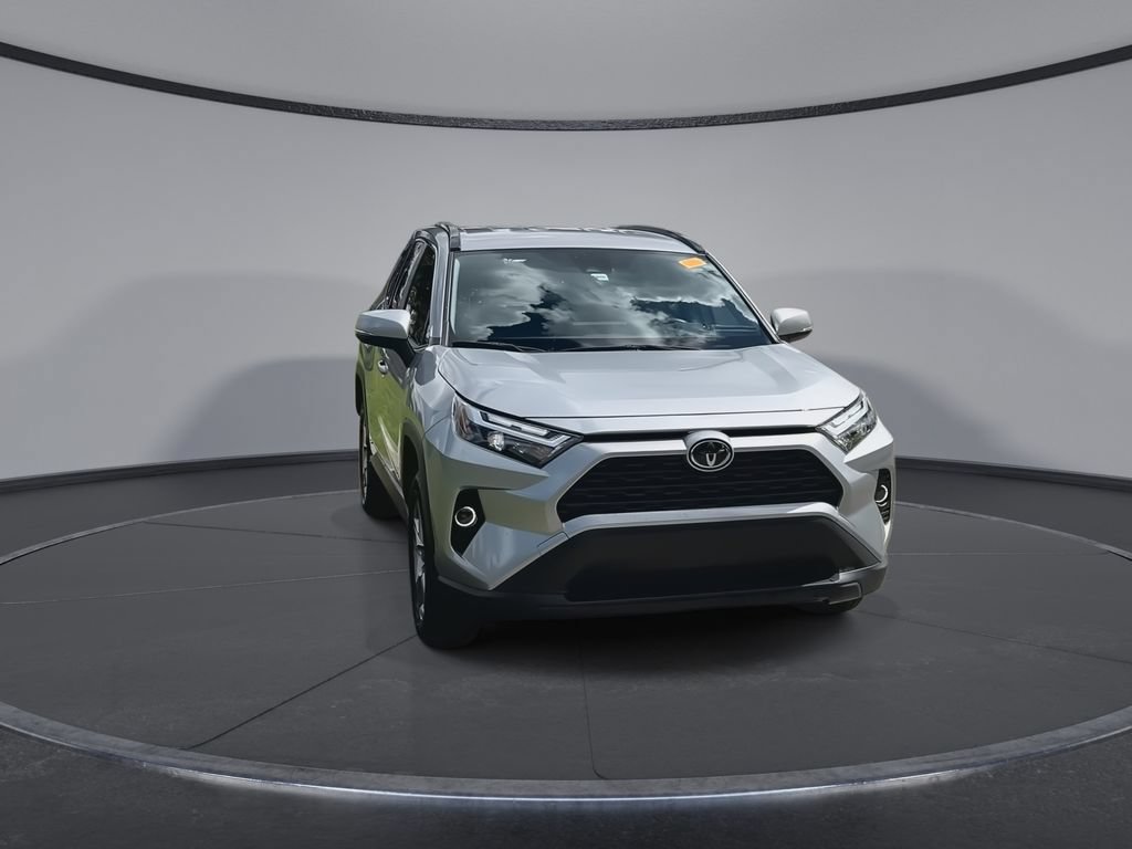 Used 2025 Toyota RAV4 LE AWD/4WD image 3