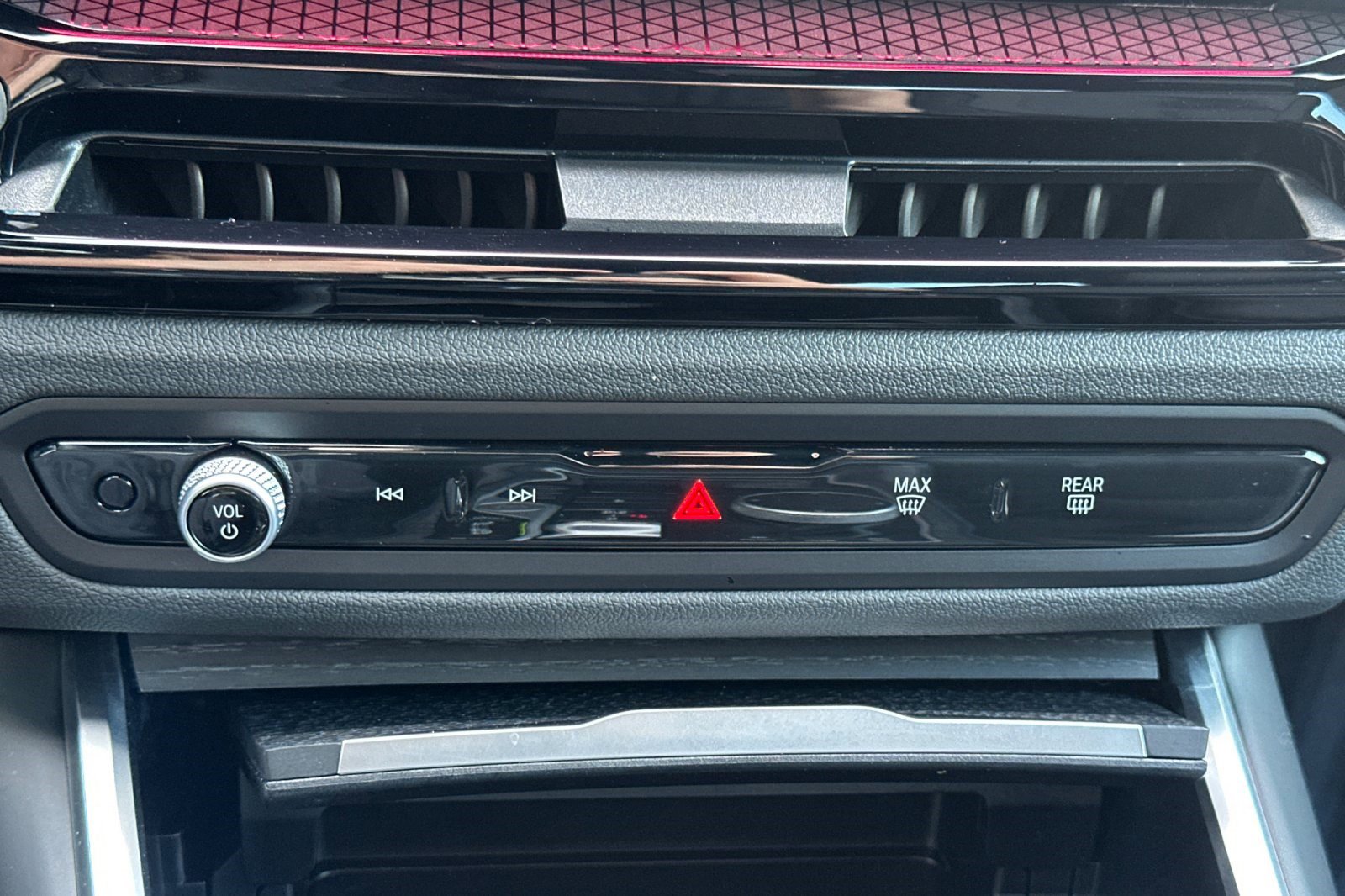 Used 2025 BMW 330i Sedan w/ Convenience Package image 26