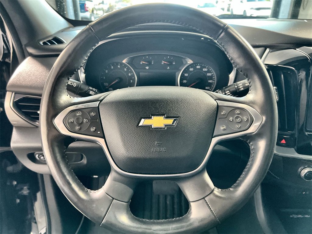 Used 2022 Chevrolet Traverse LT image 11