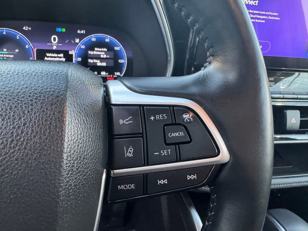 Used 2024 Toyota Highlander Platinum image 16