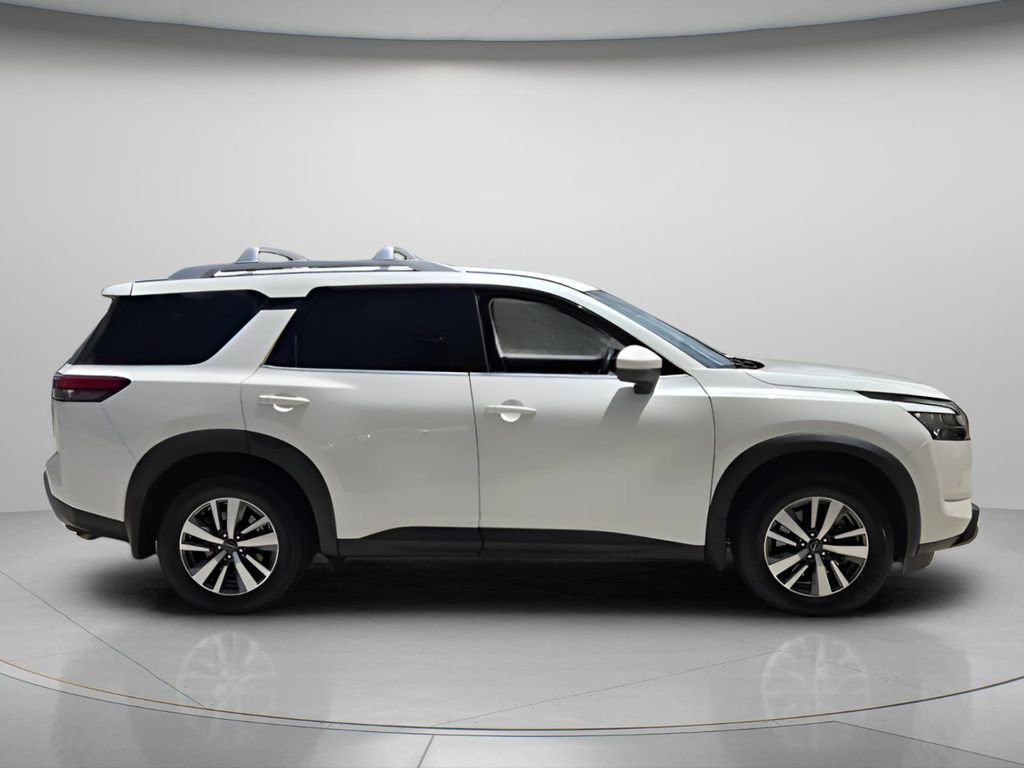 Used 2024 Nissan Pathfinder SL w/ Cargo Package FWD image 7