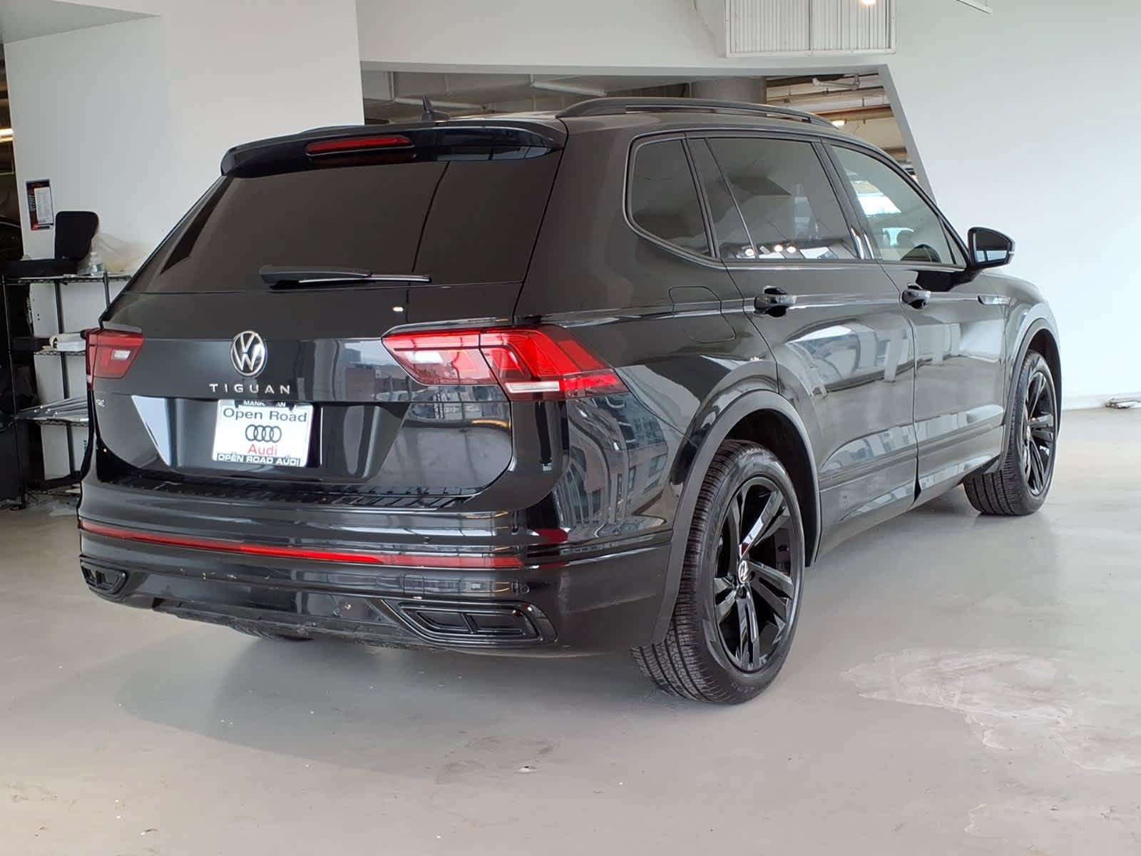 Used 2023 Volkswagen Tiguan SE R-Line AWD/4WD image 4