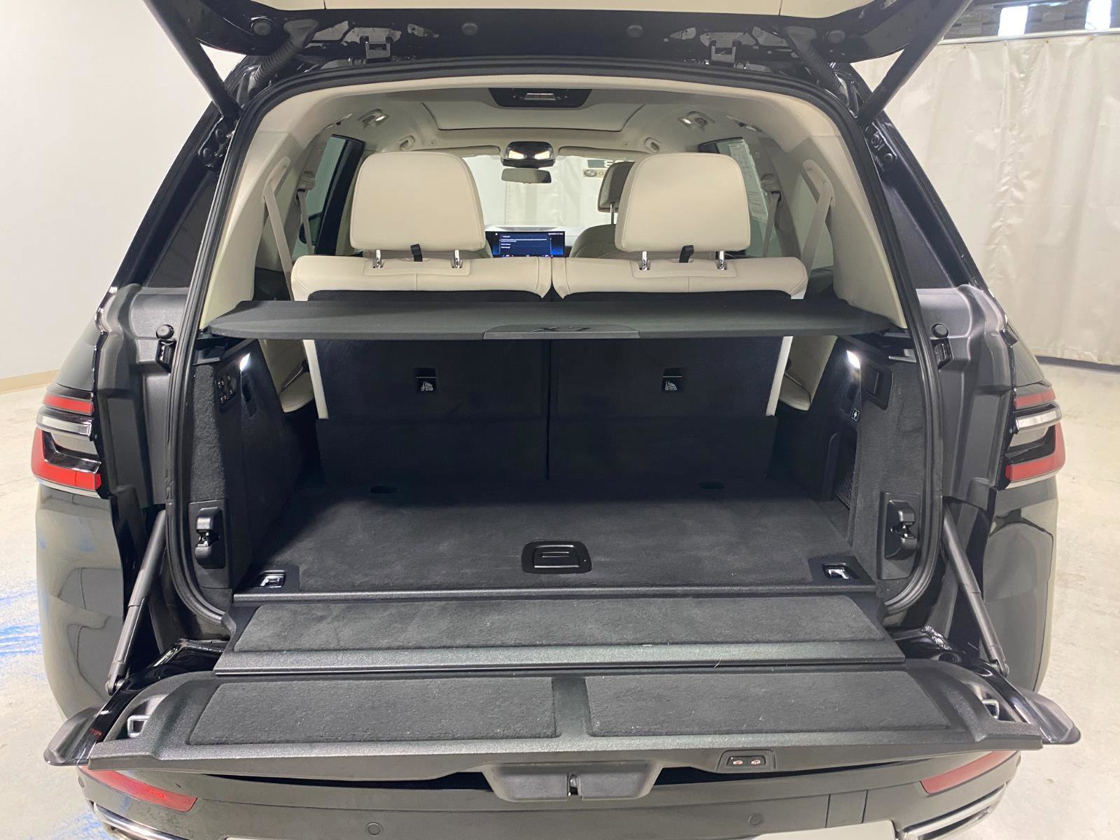 Certified 2023 BMW X7 xDrive40i w/ Climate Comfort Package image 33