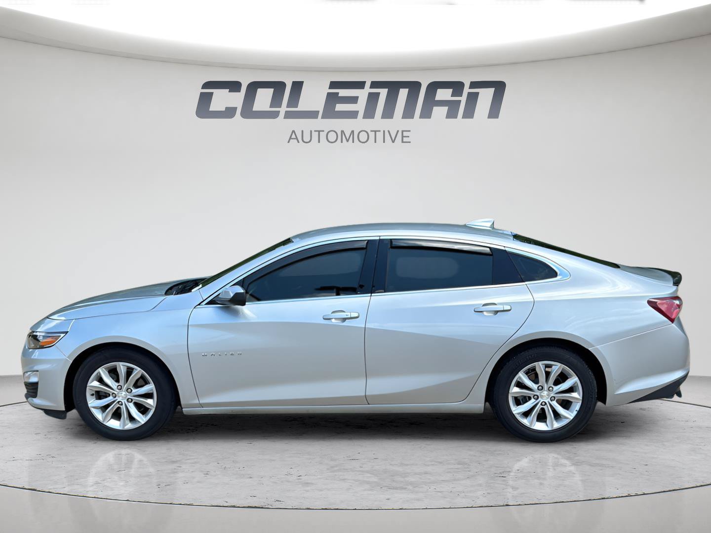 Used 2020 Chevrolet Malibu LT FWD image 2