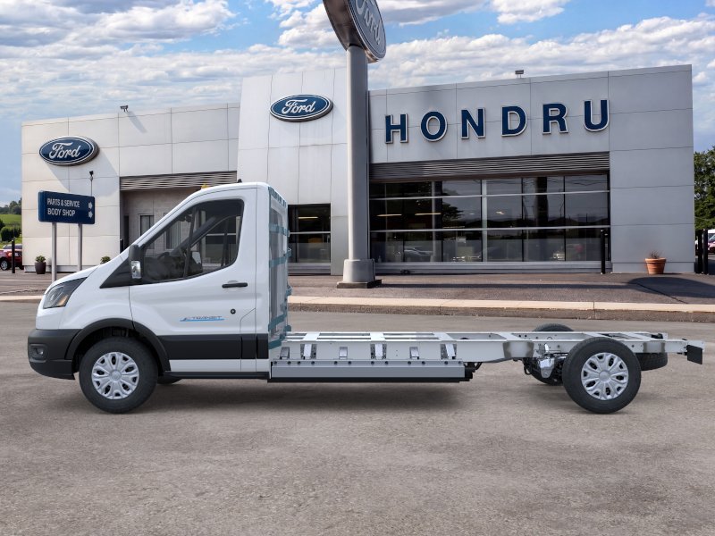 New 2025 Ford E-Transit RWD image 3