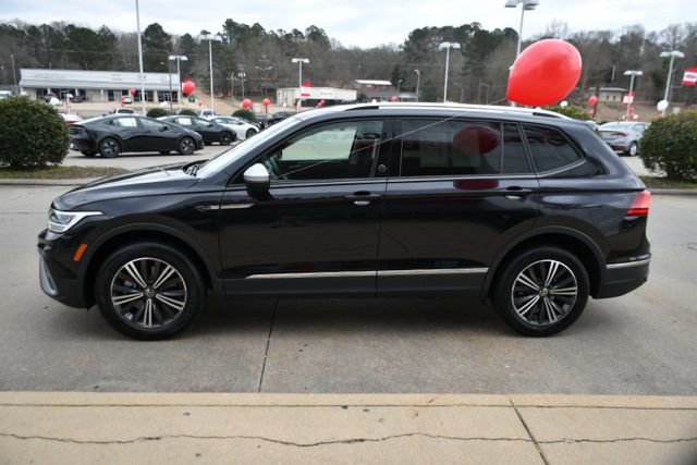 Used 2024 Volkswagen Tiguan SE image 2