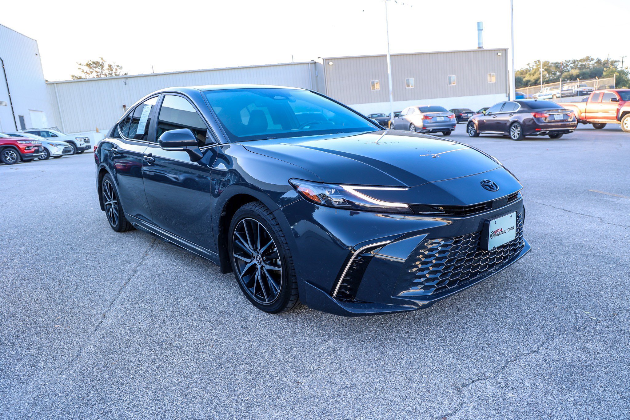 Used 2025 Toyota Camry XSE FWD image 5