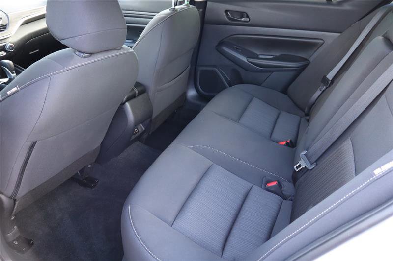 Used 2025 Nissan Altima 2.5 SV image 13