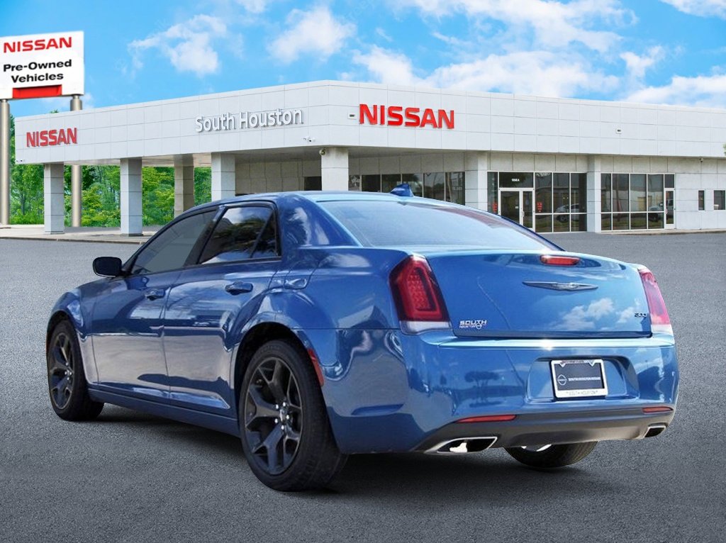 Used 2023 Chrysler 300 Touring w/ Sport Appearance Package image 3