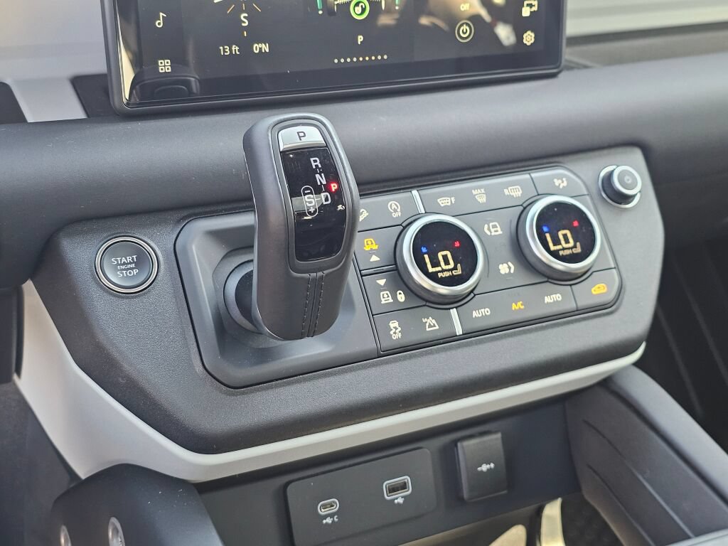 Used 2024 Land Rover Defender 110 X-Dynamic SE AWD/4WD image 34
