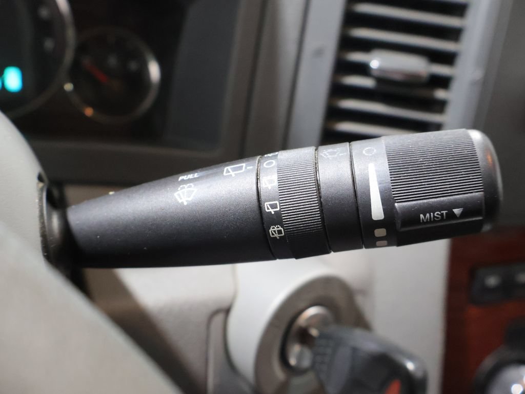 Used 2005 Jeep Grand Cherokee Limited RWD image 34
