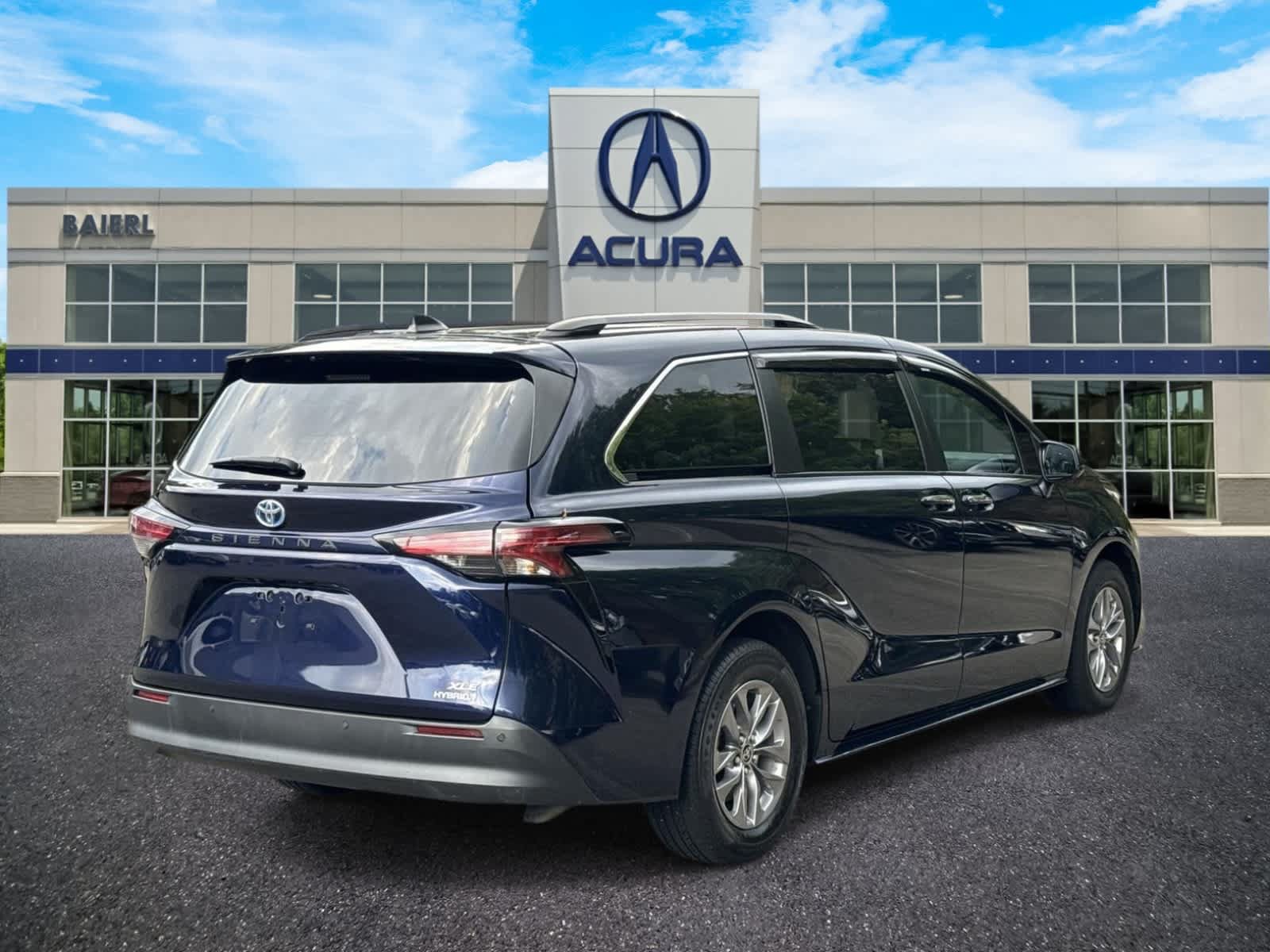 Used 2022 Toyota Sienna XLE FWD image 5