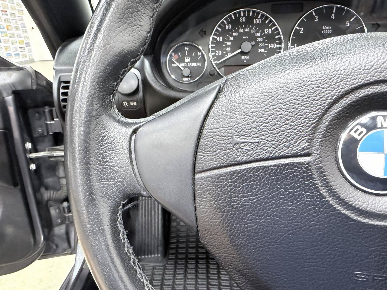 Used 2001 BMW Z3 2.5i RWD image 38