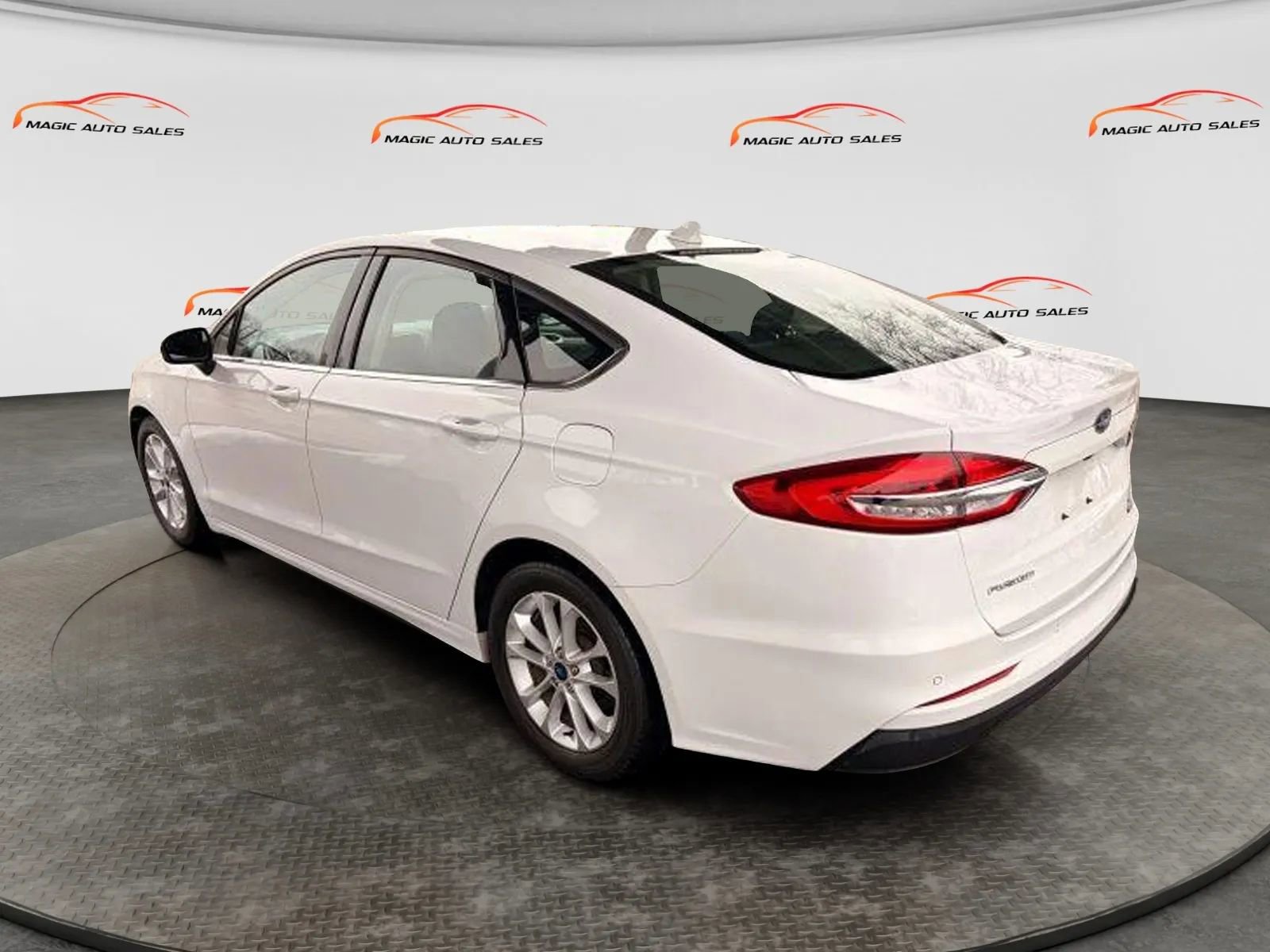 Used 2020 Ford Fusion SE image 10
